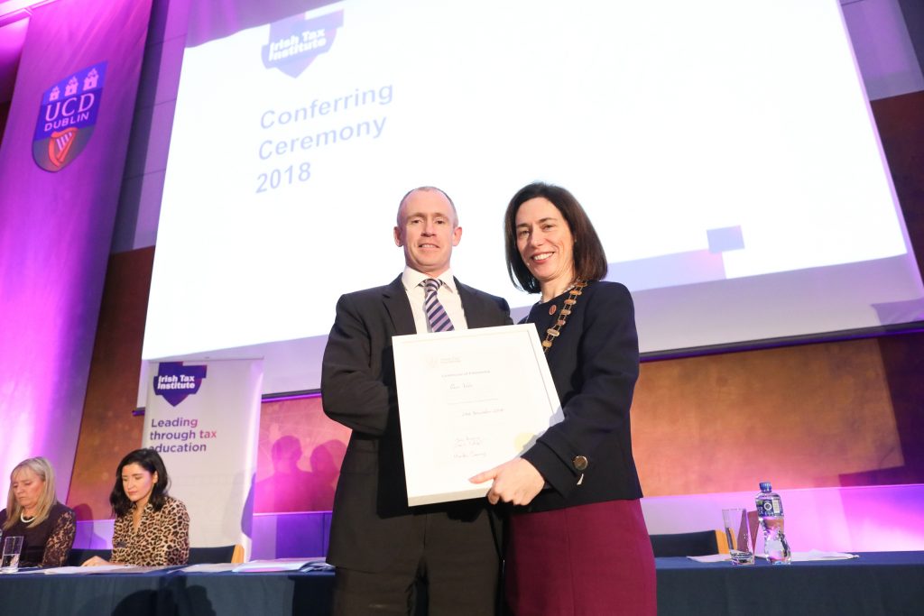 To recognise his excellent contribution to the Irish Tax Institute, Peter Vale, Grant Thornton, was awarded a Fellowship by Institute President Marie Bradley.